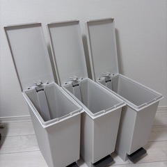 ペダル式ゴミ箱　ニトリ　1点から取引可の画像