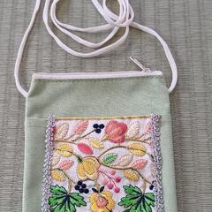 スマホショルダー　春デザイン　花柄グリーン