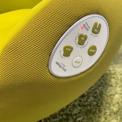 Airy Shape マッサージチェア イエローの画像