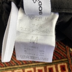 メンズパンツ黒の画像