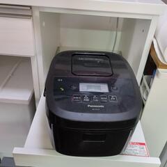 (現在交渉中)【搬出のお手伝いもお願いしたいです】キッチンカウンター（ニトリ　リガーレ）+ニトリのゴミ箱2個セットの画像