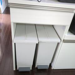 (現在交渉中)【搬出のお手伝いもお願いしたいです】キッチンカウンター（ニトリ　リガーレ）+ニトリのゴミ箱2個セットの画像