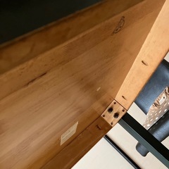テーブルと椅子の画像