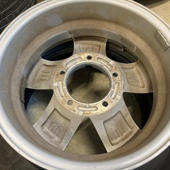 ジムニーシエラに 15×5.5J 5H 139.7PCD+5 4本 中古アルミホイール 逆反りの画像