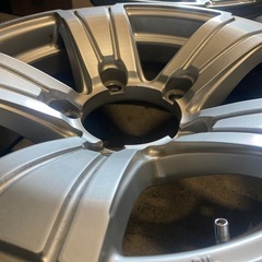 ジムニーシエラに 15×5.5J 5H 139.7PCD+5 4本 中古アルミホイール 逆反りの画像