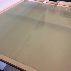 ダイニングテーブルと椅子4脚(引き取り可能な方のみ)の画像