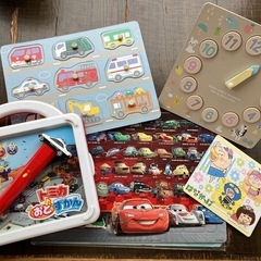 トミカおとずかん、カーズ・はなかっぱ・時計パズル