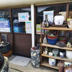 ９号線沿い牧店いろいろ置いて有ります