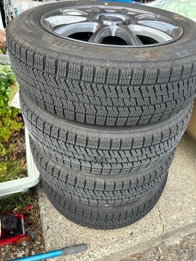 未使用品に近いアクア冬用タイヤ