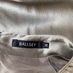 BALLSEY 膝下スカート　シルク　38 光沢のあるグリーンの画像