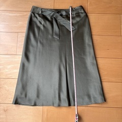 BALLSEY 膝下スカート　シルク　38 光沢のあるグリーン