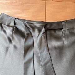 BALLSEY 膝下スカート　シルク　38 光沢のあるグリーンの画像