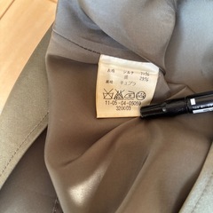 BALLSEY 膝下スカート　シルク　38 光沢のあるグリーンの画像
