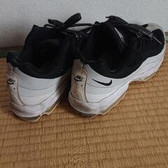 NIKE ナイキ AIR MAX 95 ULTRA ESSENTIAL 白黒 28cmの画像