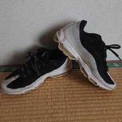 NIKE ナイキ AIR MAX 95 ULTRA ESSENTIAL 白黒 28cmの画像