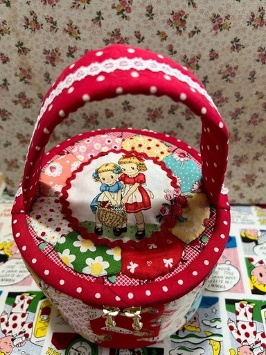 ハンドメイド　　バニティポーチ