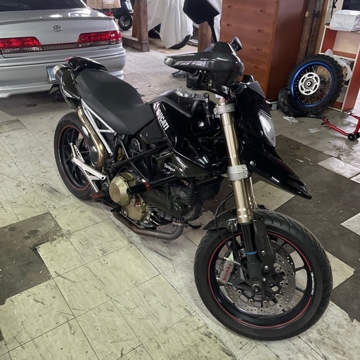 ドゥカティハイパーモタード1100s