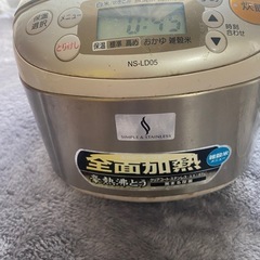 ZOJIRUSHIの3合の炊飯器の画像