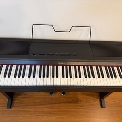 【お譲りいたします】電子ピアノ 
Roland HP-600 