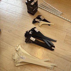 DIY壁面収納セット　ラブリコ9セット、木材と棚受け多数+焼杉棚板2mほか　の画像