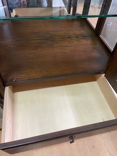 飾り棚　ティーカップボード　カップボード　家具　ガラス棚
