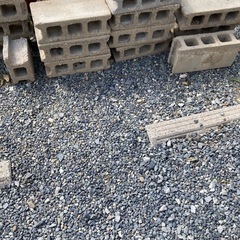 差し上げます　コンクリートブロック