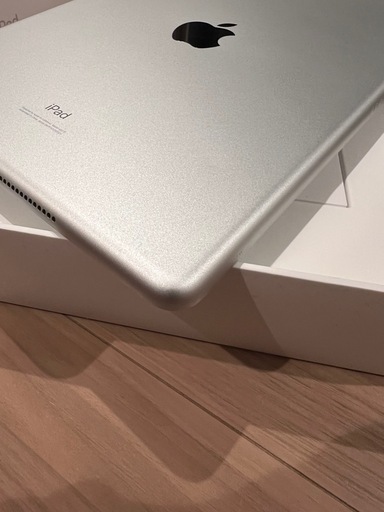iPad 128GB 第8世代　本体　シルバー