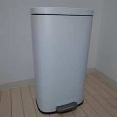 【新品未使用】　ニトリ　ペダルペール　バゲット　WH　(30L)...