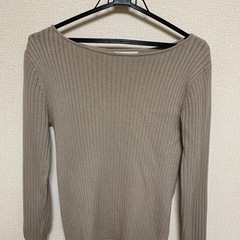 ベージュ　ニット