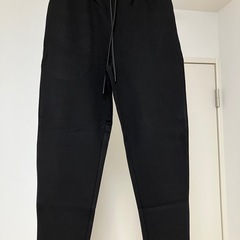 【新品未使用】高伸縮ソリッドポンチ素材 テーパード イージーパンツ46の画像