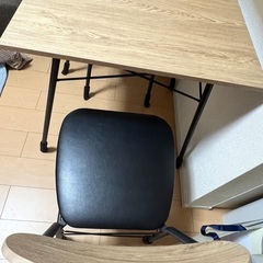 2人掛けダイニングテーブルの画像