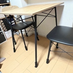 2人掛けダイニングテーブルの画像