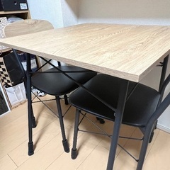 2人掛けダイニングテーブルの画像