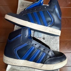 adidasスニーカーの画像