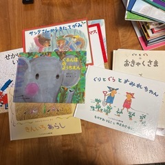 幼児向け絵本17冊、DVD11本の画像