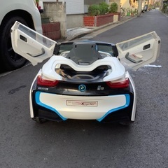 ただ今、お取り引き中です。子供用電動自動車　BMW i8の画像