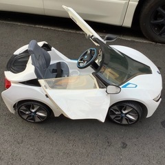 ただ今、お取り引き中です。子供用電動自動車　BMW i8の画像