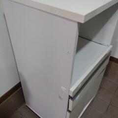 レンジ台、食器棚の画像