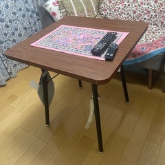 ビーカンパニー ダイニングテーブル＆スツールセットの画像
