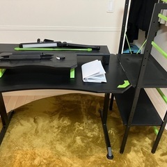 ゲーミングデスクの画像