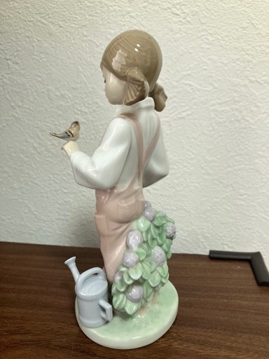 ［美品］リヤドロ　小鳥と話す少女