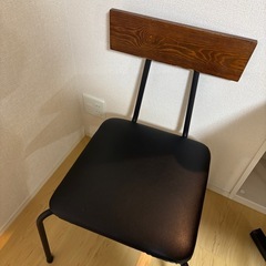 ダイニングテーブルの画像