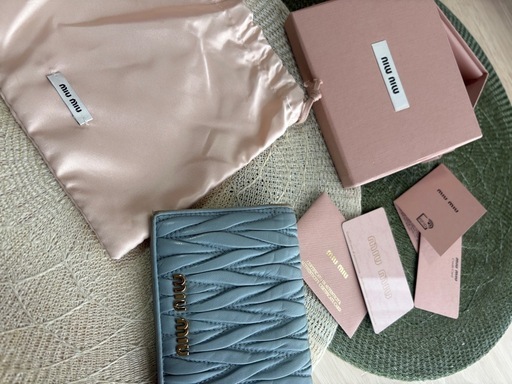 MIUMIU ミュウミュウ マテラッセレザー　財布 ブルー 二つ折り財布