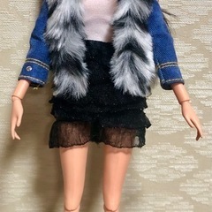 バービー人形　　ラクエル