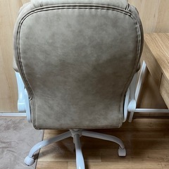 オフィスチェア　PUレザー　グレージュ　の画像