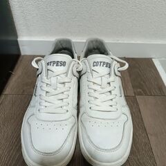 White casual shoeの画像