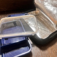お弁当箱と保温ケースの画像