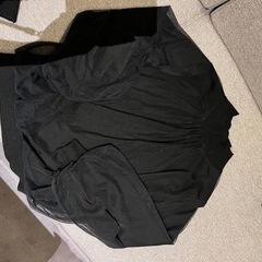 レディースブラックトップスの画像