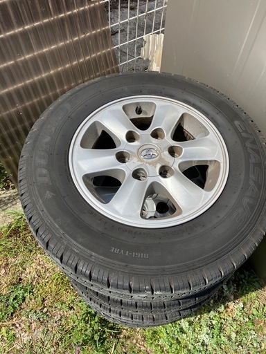 ハイエース　ノーマルタイヤセット