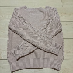 Noela ピンクベージュ ケーブルニットセーターの画像